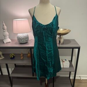 💚 Victoria’s Secret 100% Silk Teal Bias-Cut Chemise – Size Medium